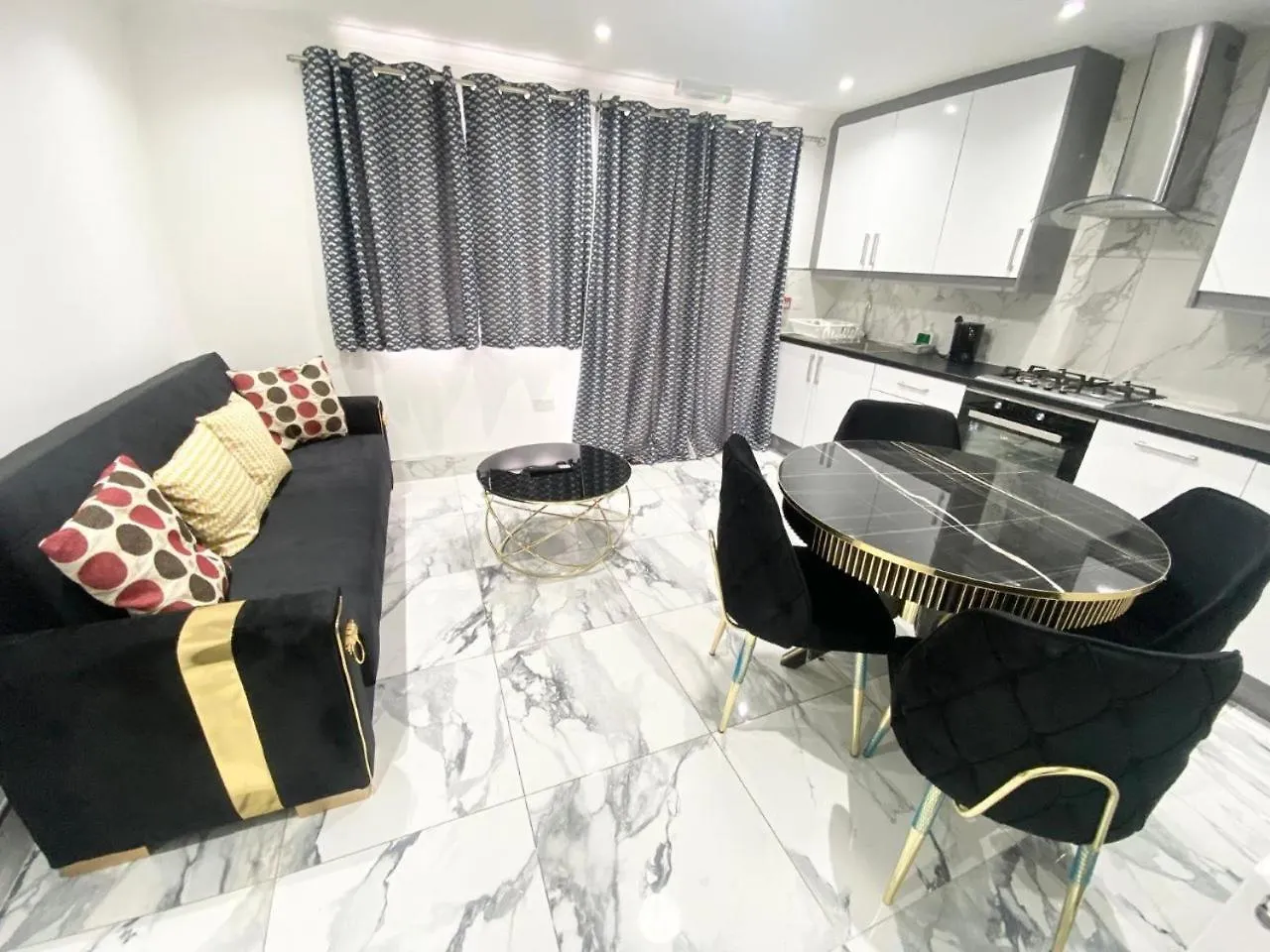 The Royal Boutique Kensington Lodge By London , Sleep 11 Holiday home