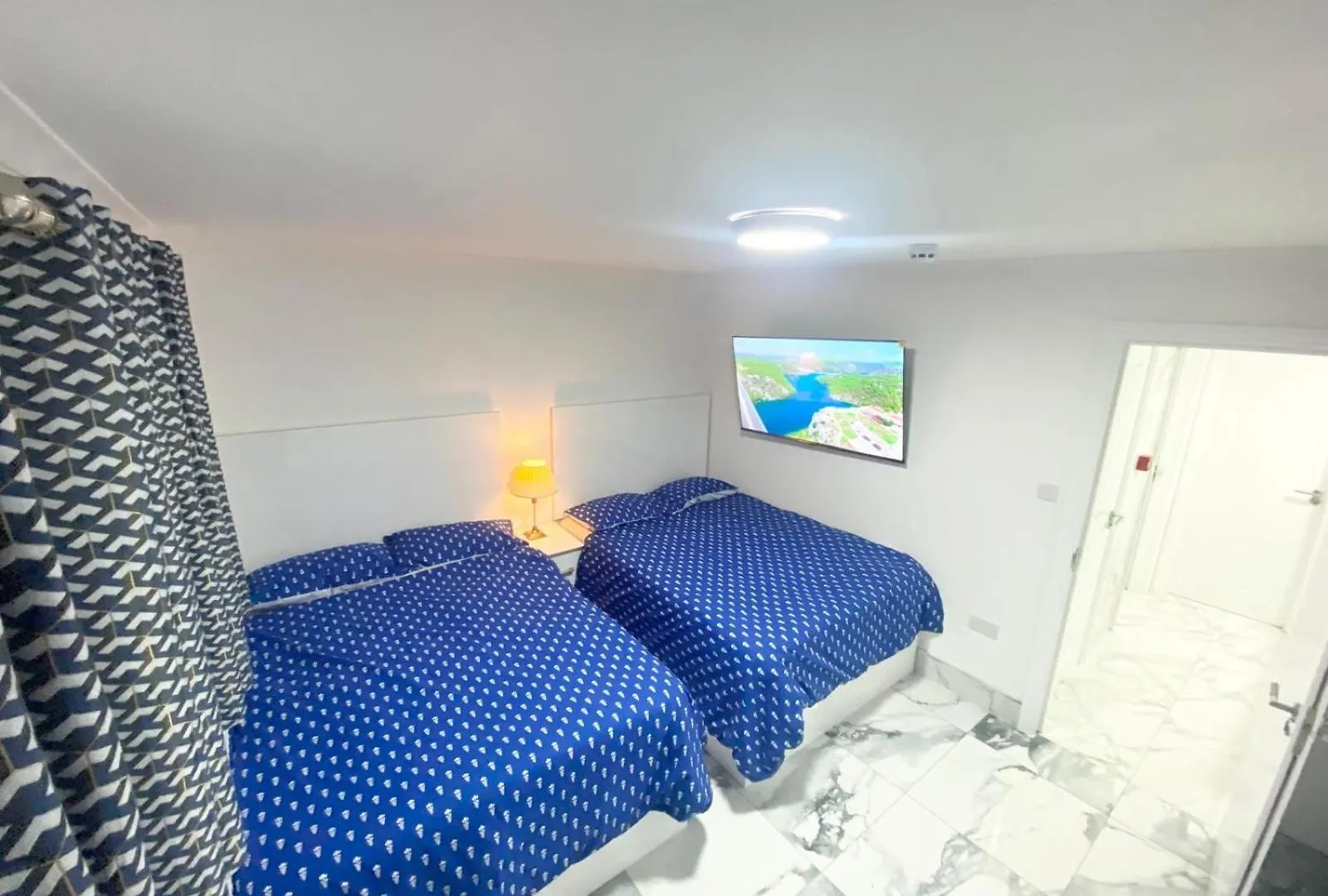 The Royal Boutique Kensington Lodge By London , Sleep 11 0*,  Regno Unito